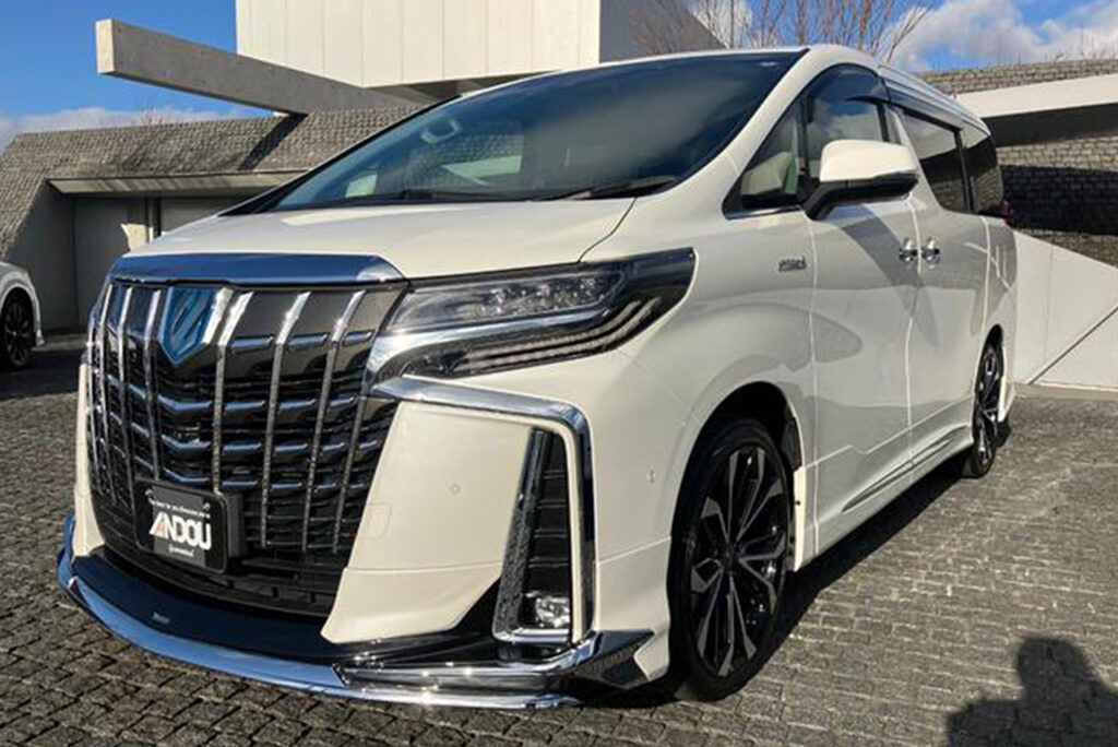 7人乗りのアルファードの中古車　